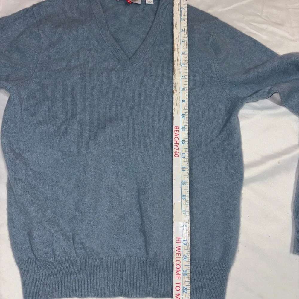 Uniglo cashmere sweater - Picture 2 of 6